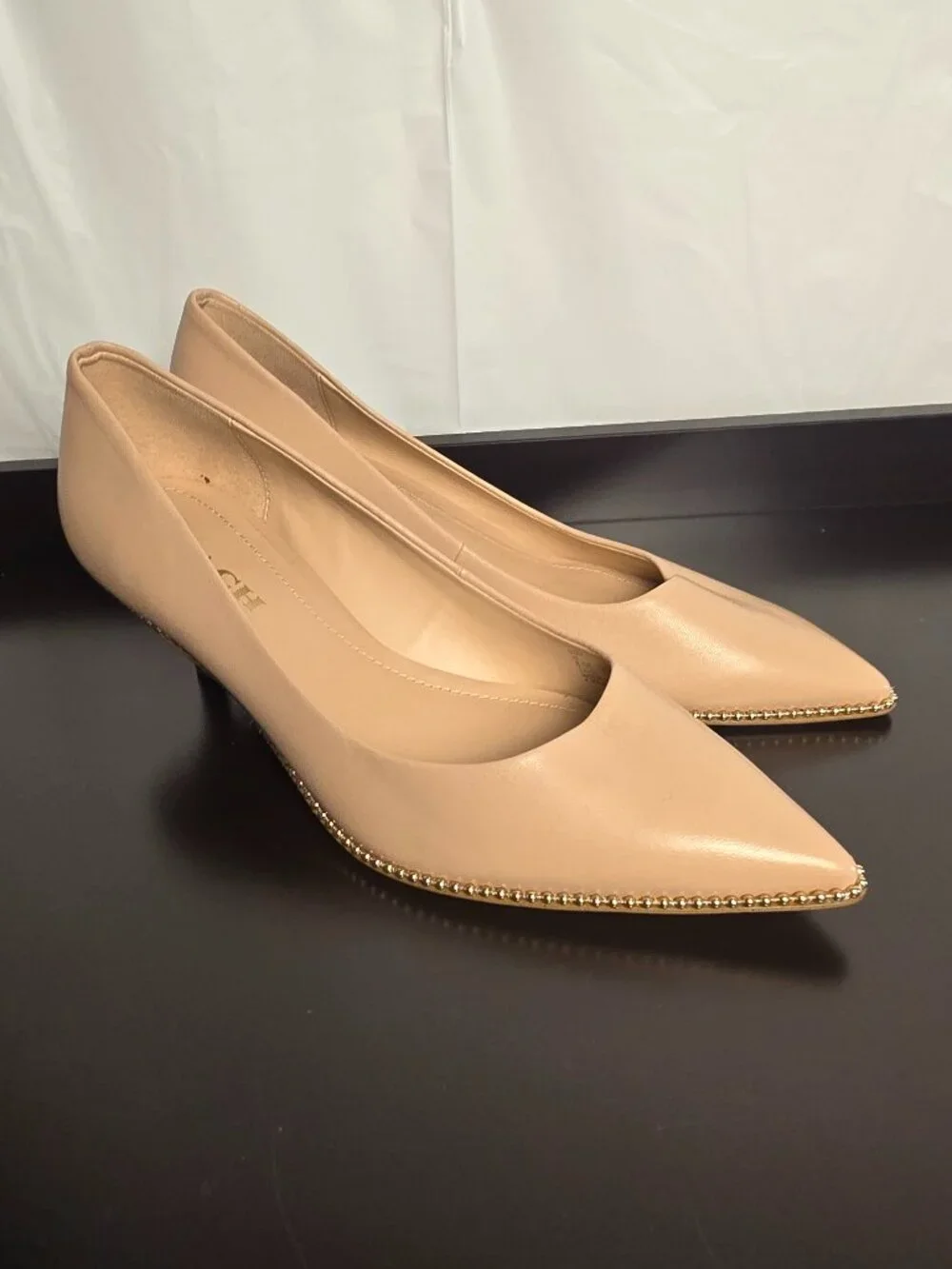Coach Jackie Leather Kitten Heel Pumps with Gold Tone Beadchain Detail Size 8.5